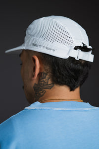 WHITE ‘STR’ TECH RUNNR® 4 PANEL CAP