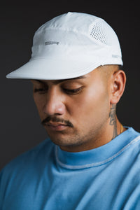 WHITE ‘STR’ TECH RUNNR® 4 PANEL CAP
